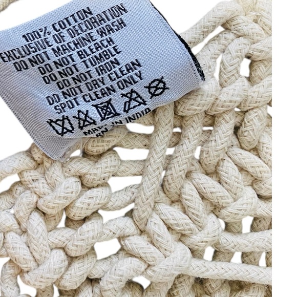 VINTAGE ARTISTIC ACCENTS Crochet Table Runner - Picture 6 of 8